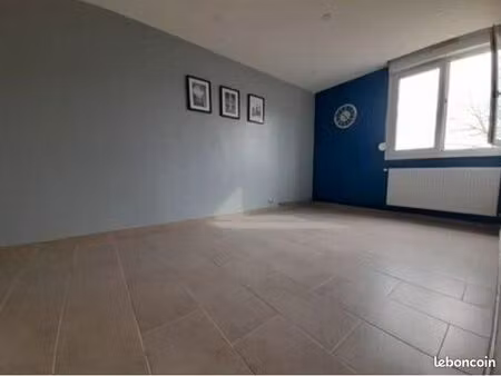 appartement f4 (salon+ 3 chambres)