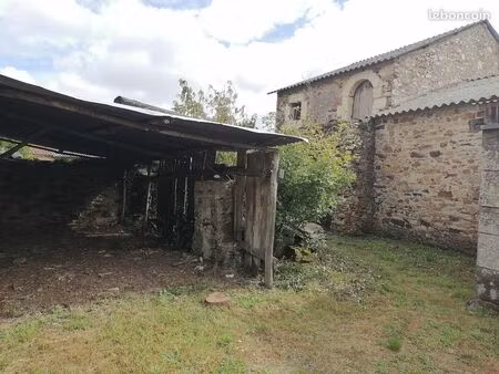 bâtiment en pierres 130m2