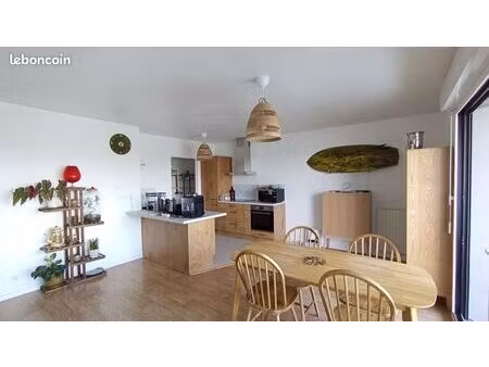 t3 meublé lumineux avec balcon et box sécurisé – au pied du tram ligne 1 - proche commerce