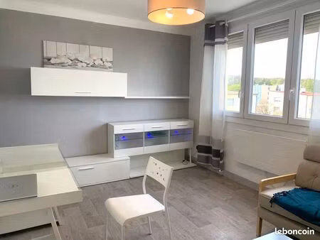 f2 luminieux  traversant  42m2   vélodrome  fac des sciences