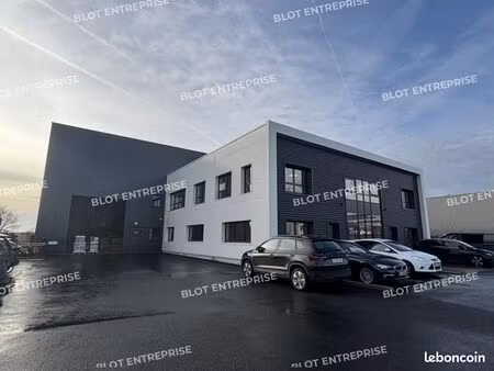 local d'activité 1 553 m²