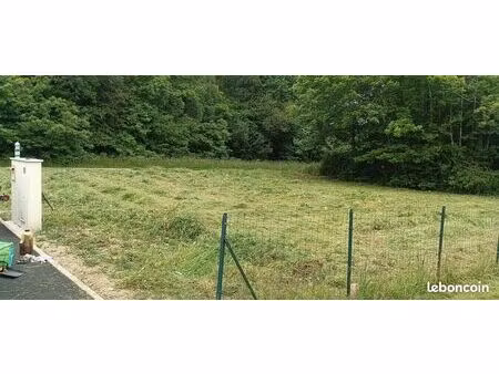 a vendre terrain 575m2 coeur de bourg séverac 44530