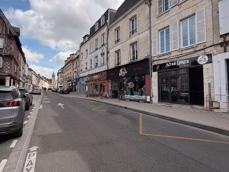 studio 14m2 plein centre-ville