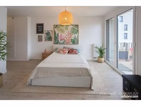 studio 1 pièce 32 m²