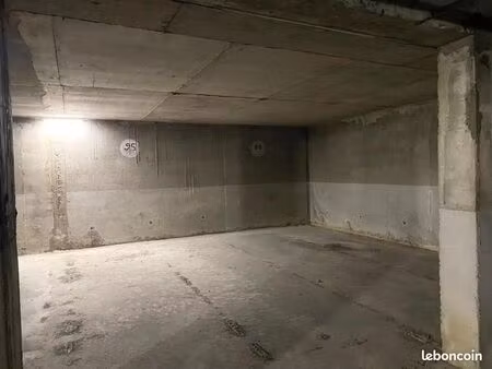 parking 13 m² nantes