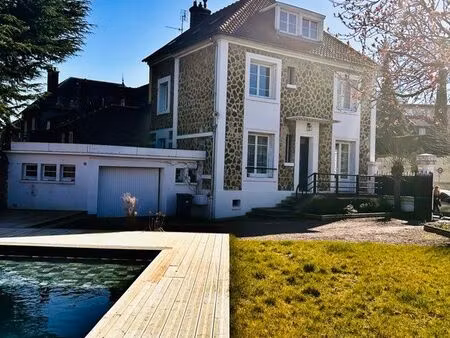 maison avec piscine au cœur de compiegne