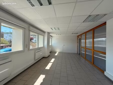 local d'activité 95 m² de bureaux rénové + 80m2 de dépot