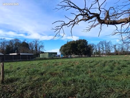 terrain constructible béganne 810m²