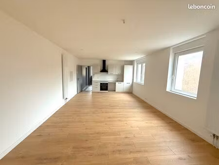 ? t3 rénové avec immense balcon 25 m² + parking – coup de cœur assuré