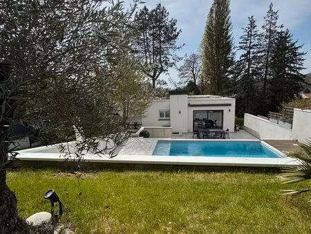 maison 8 pièces de 209m²