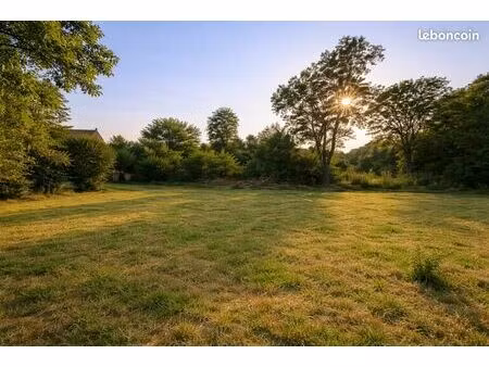 terrain à bâtir 605 m² – centre bourg locqueltas – viabilisé