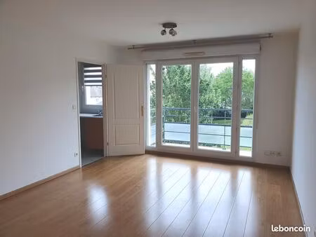 wasquehal t2 avec balcon  garage et parking