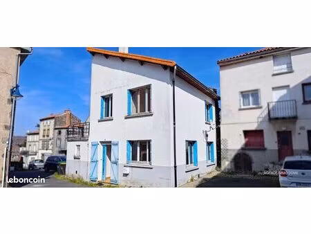 maison de bourg  77 m² habitables  terrasse