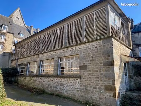 batiment ancien en pierre