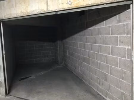 garage à vendre avec locataire