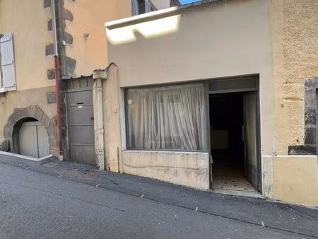 local 45 m² - centre-bourg beaumont - vitrine sur rue - fort potentiel