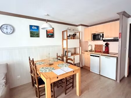 superbesse – t2 rénové avec balcon  parking  casier à ski