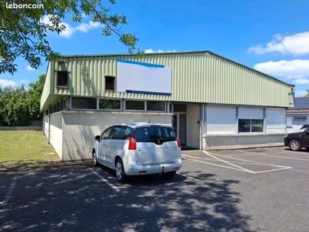bâtiment industriel 355 m² fonctionnel et bien entretenu  avec parkings