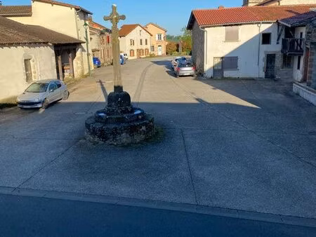 maison atypique dans petit bourg