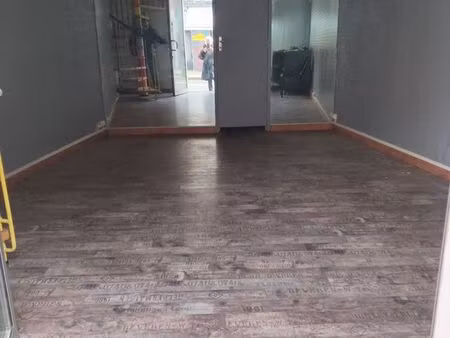 mur d un local commercial 40000