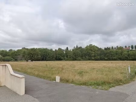 terrain 900 m² idron