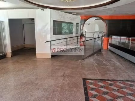 local commercial 375 m²