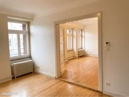 loue bel appartement 96m2