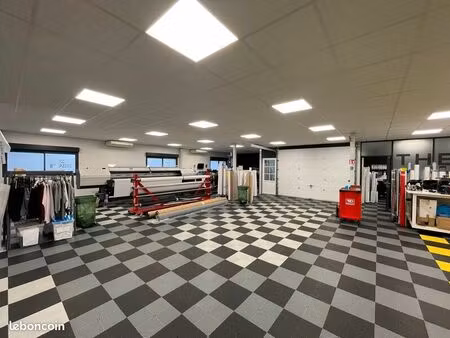 local d'activité 1 131 m²