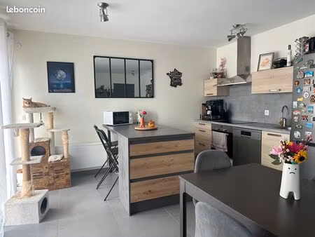 loue f3 dans résidence de 2013  800 h ch