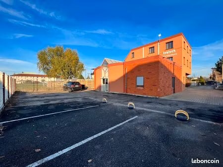 bureaux avec garage / dépôt à louer