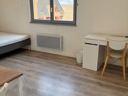 lumineux studio meublé de 27 m2 avec cave