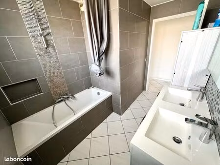 très beau 3p 70m2 en rdc surélevé avec parking et cave dans bel écrin de verdure – excelle