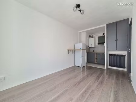 t2 rénové 30 m² avec balcon face à l'université