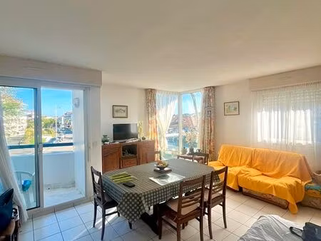 appartement avec balcons dans une résidence sécurisée