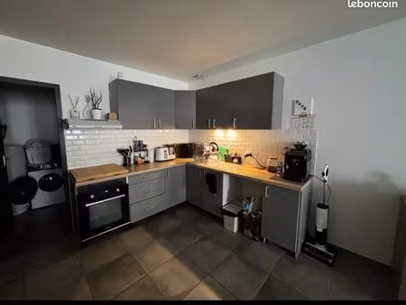 appartement t2 65 m2+ cour