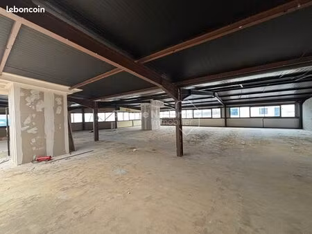 local commercial 1100 m² jaux