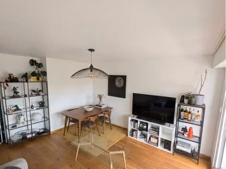 t2 lumineux avec balcon – vue dégagée – place de la gare  colmar