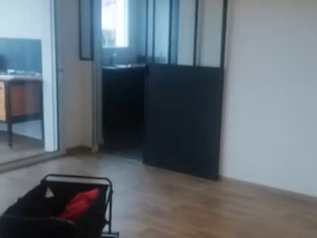 dans un ensemble immobilier végétalisé  agréable appt t2