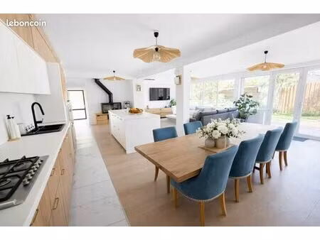 maison 8 pièces 210 m²