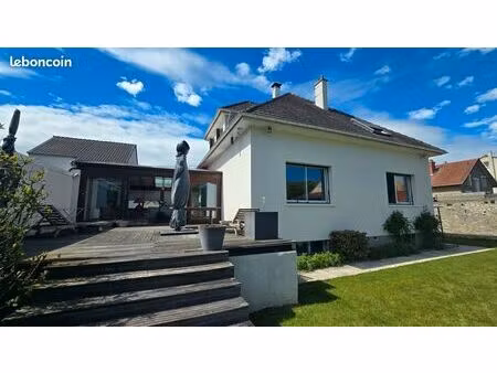 maison 7 pièces 208 m²