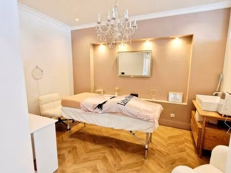 local / bureau haut de gamme bien situé pour professions médicales paramédicales ou activi