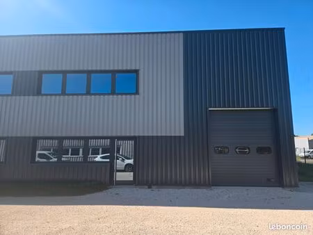 a louer - local d'activite brut