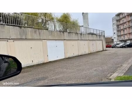 garage dans résidence