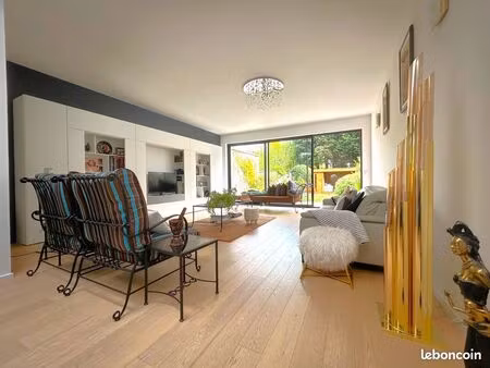 maison 5 pièces 159 m²