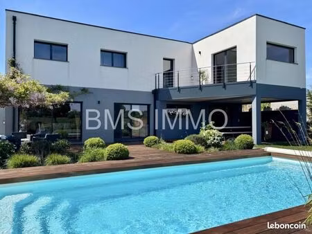 maison 6 pièces 245 m²