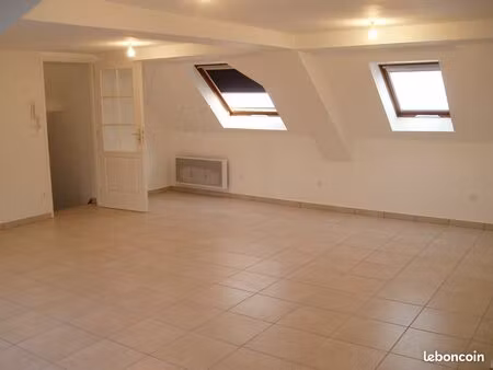 f3 de 79m² en combles aménagés
