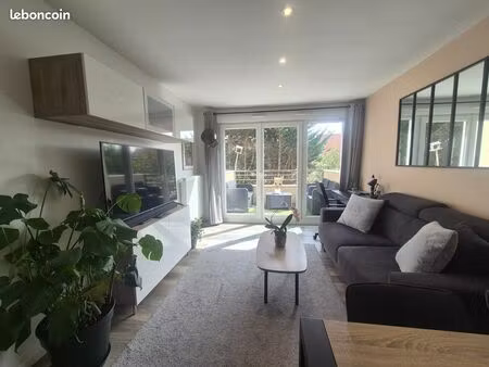 appartement t2 48m² – pas de travaux – balcon – 2 parkings – résidence calme – combs-la-vi