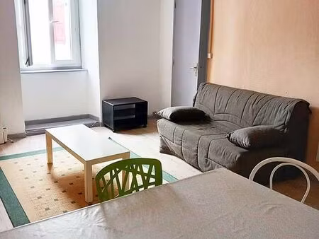 tres beau f2 meublé plein centre ville