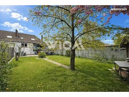 maison 8 pièces 151 m²