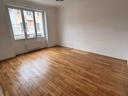 appartement t2 rénové avec terrasse – quartier calme le long du scorff